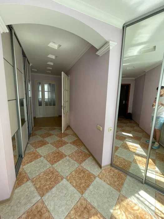 Аренда 3-комнатной квартиры 140 м², Владимира Антоновича ул., 140