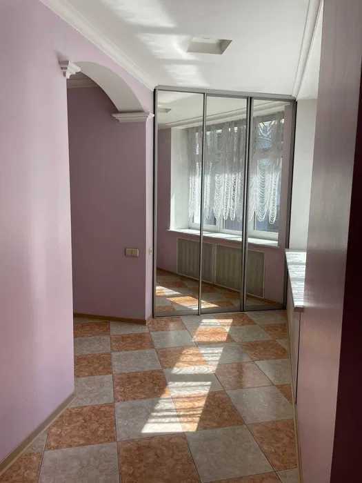 Аренда 3-комнатной квартиры 140 м², Владимира Антоновича ул., 140