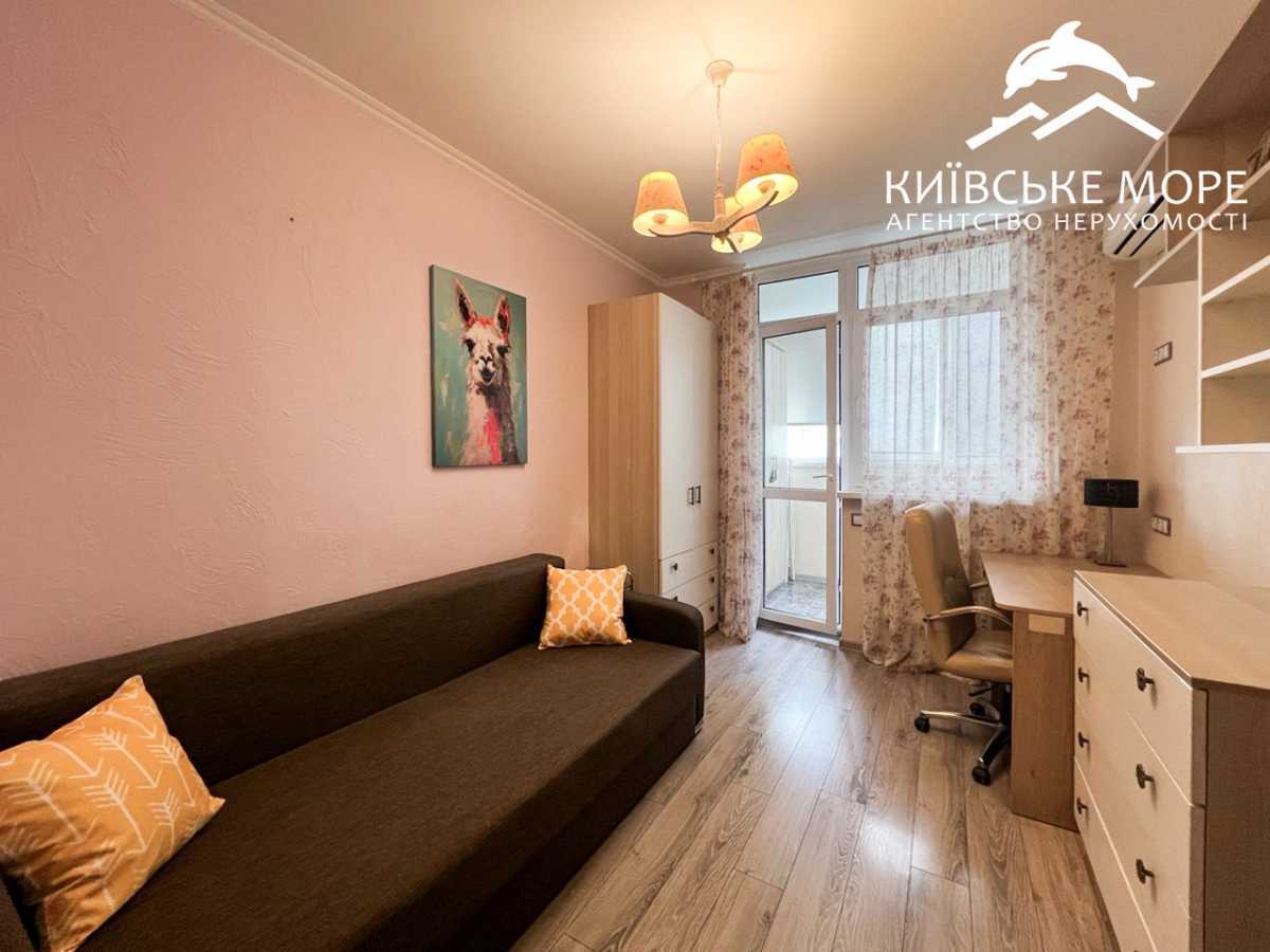 Продаж 3-кімнатної квартири 63.4 м², Воскресенська вул., 16Б
