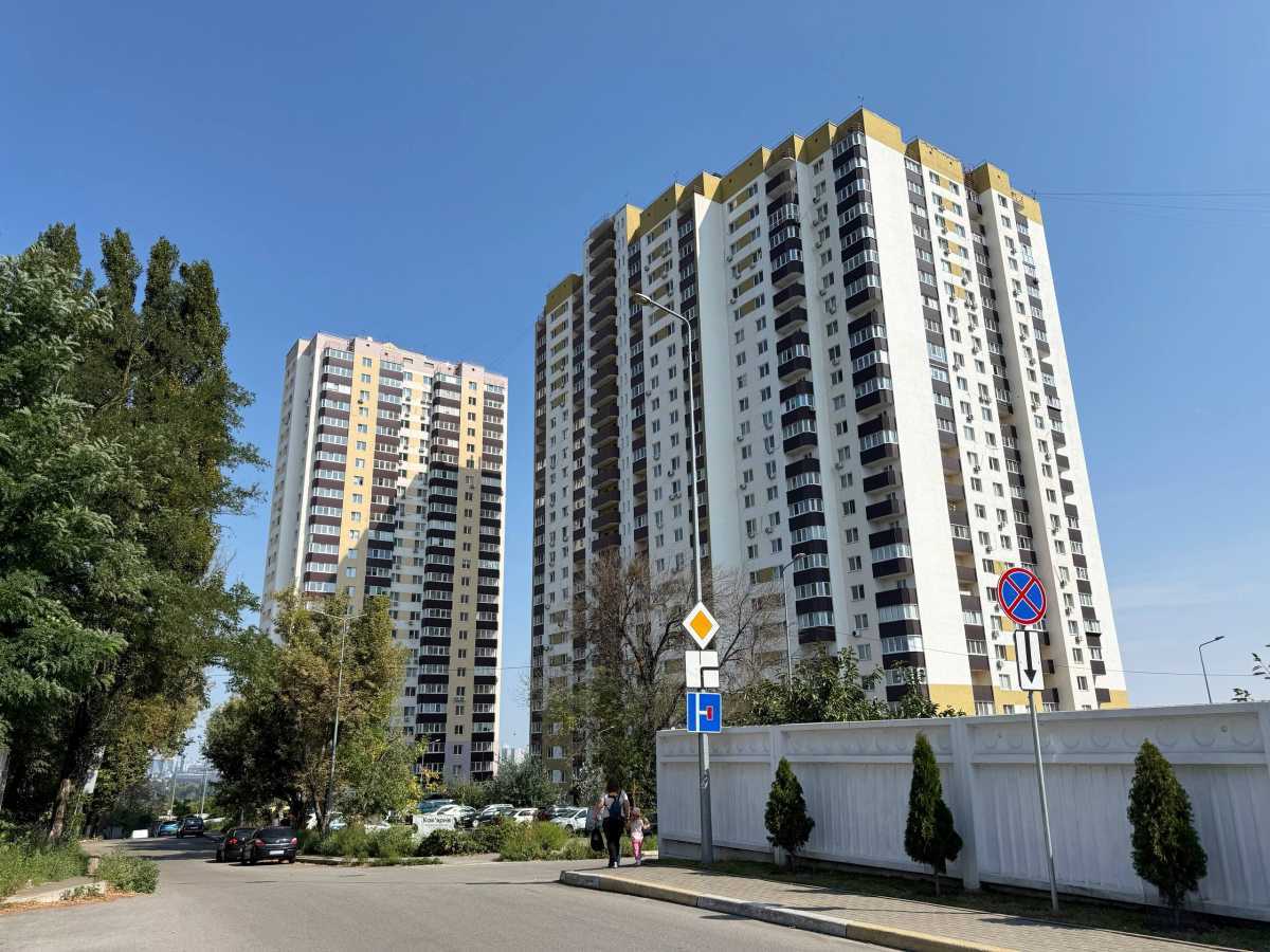 Продаж 3-кімнатної квартири 70.3 м², Моторний пров., 11