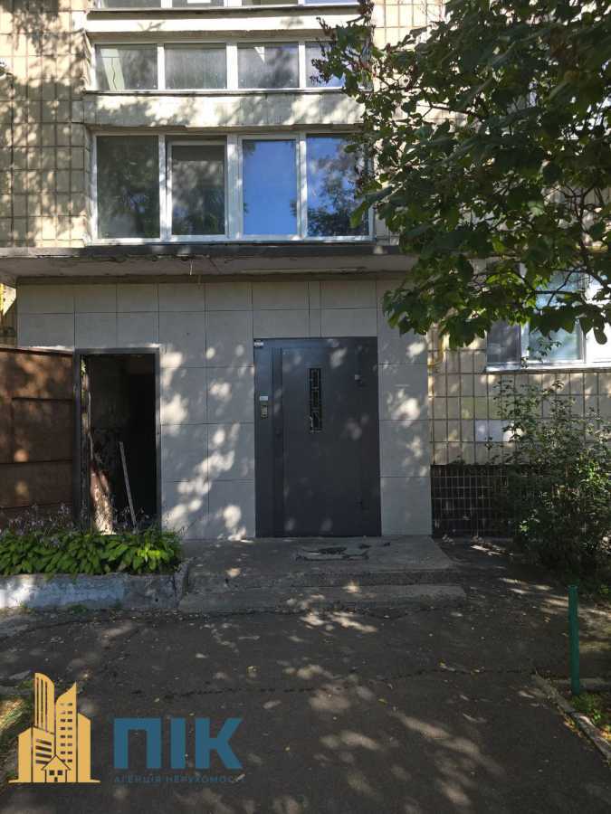 Продаж 2-кімнатної квартири 43 м², Братиславська вул., 26