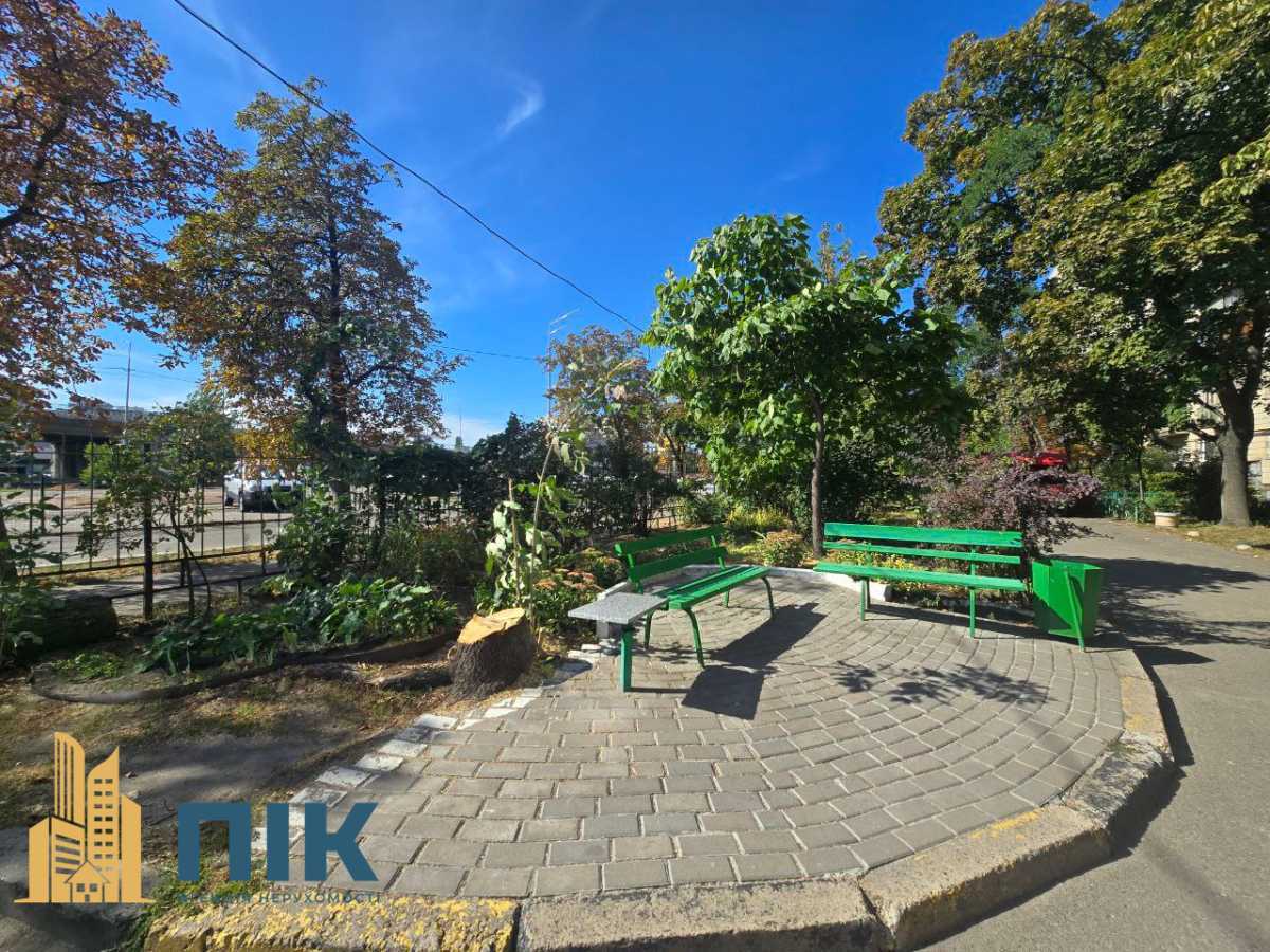 Продаж 2-кімнатної квартири 43 м², Братиславська вул., 26