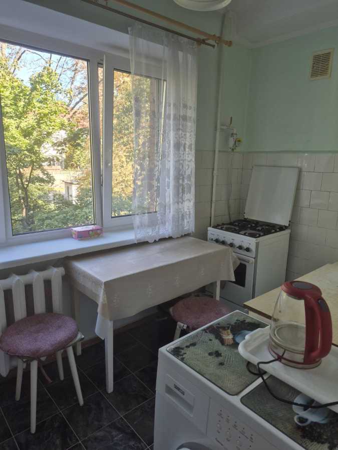 Оренда 2-кімнатної квартири 48 м², Академіка Богомольця вул., 8А