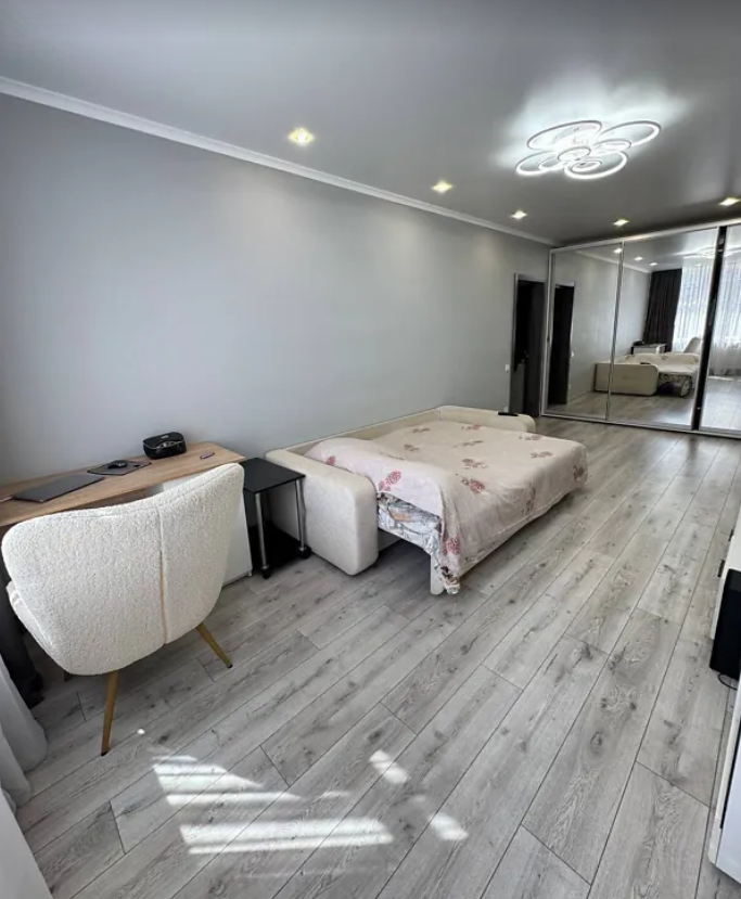 Продаж 2-кімнатної квартири 61 м², Перлинна вул.