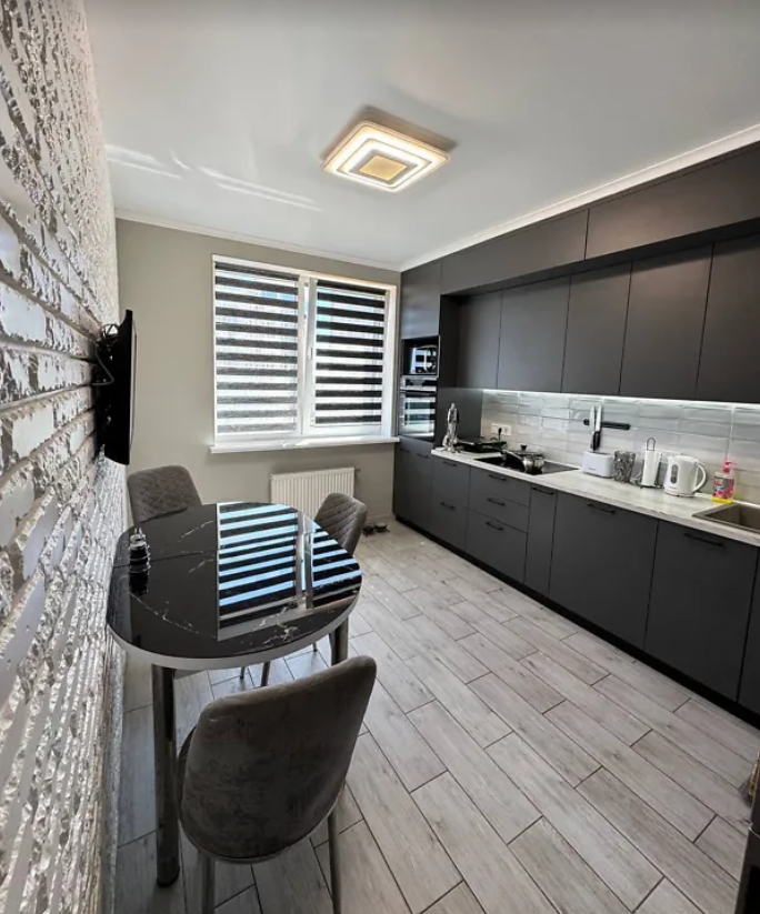 Продаж 2-кімнатної квартири 61 м², Перлинна вул.