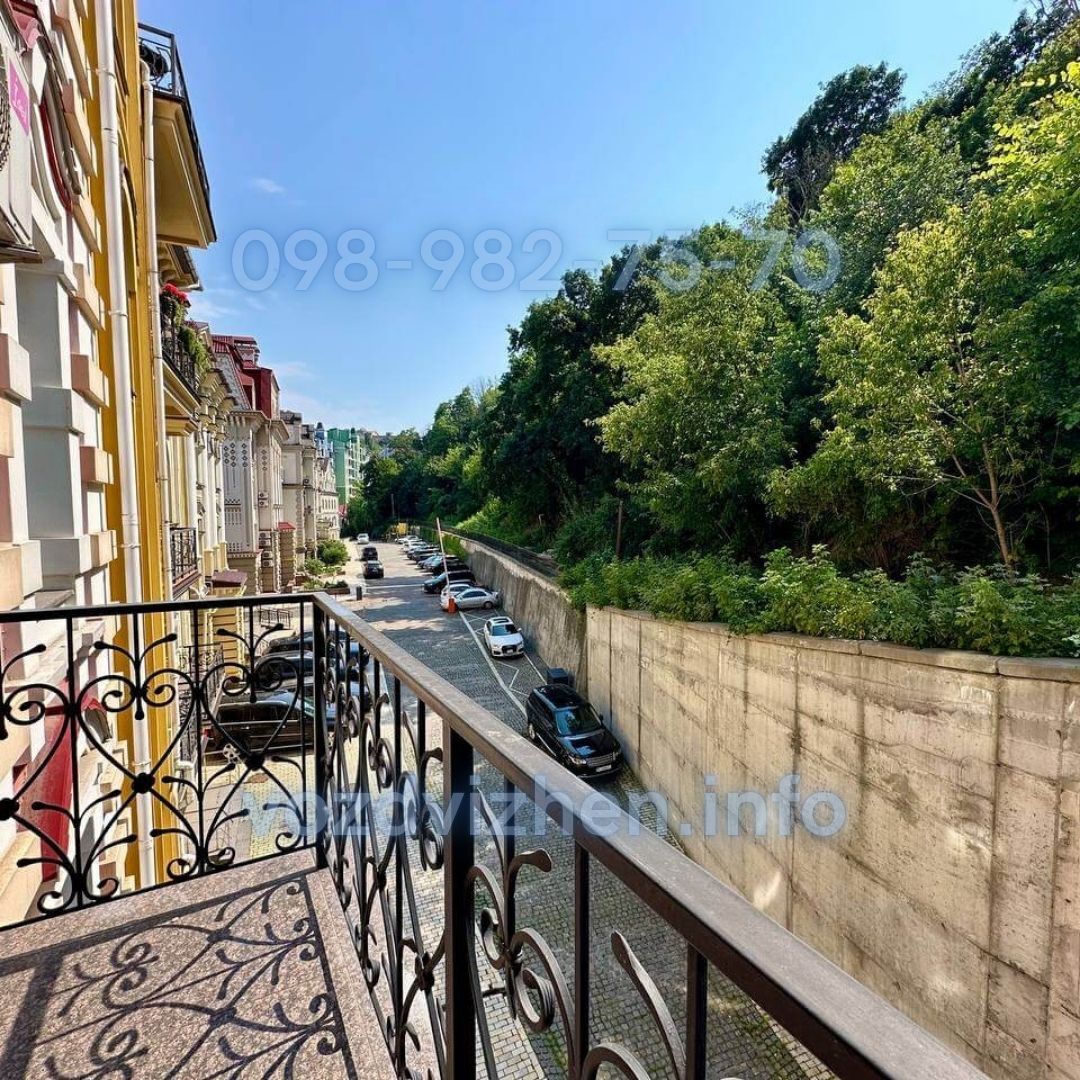 Продаж 3-кімнатної квартири 104 м², Кожем'яцька вул., 14В