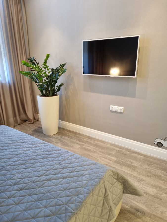 Оренда 2-кімнатної квартири 82 м², Гната Хоткевича вул., 10