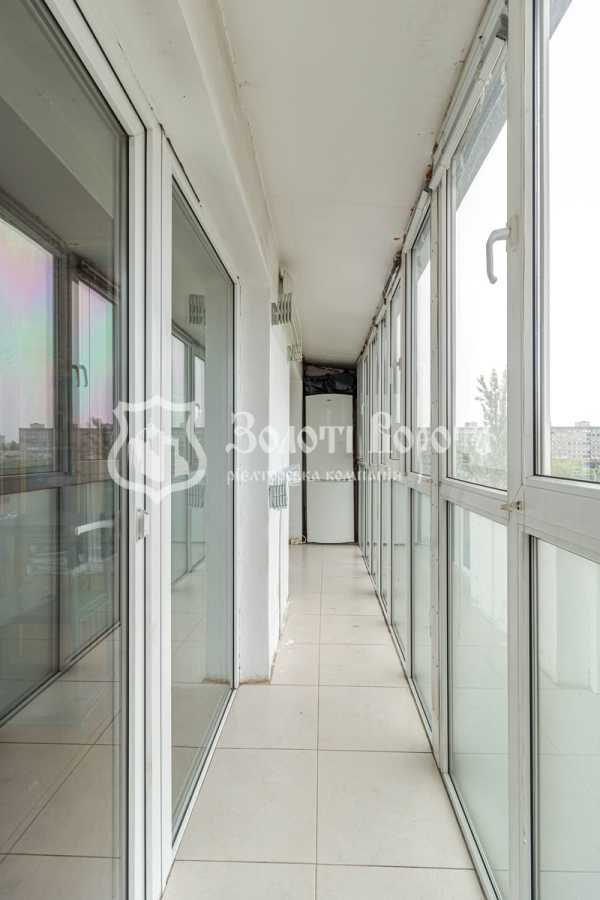 Продаж 4-кімнатної квартири 85 м², Празька вул., 3