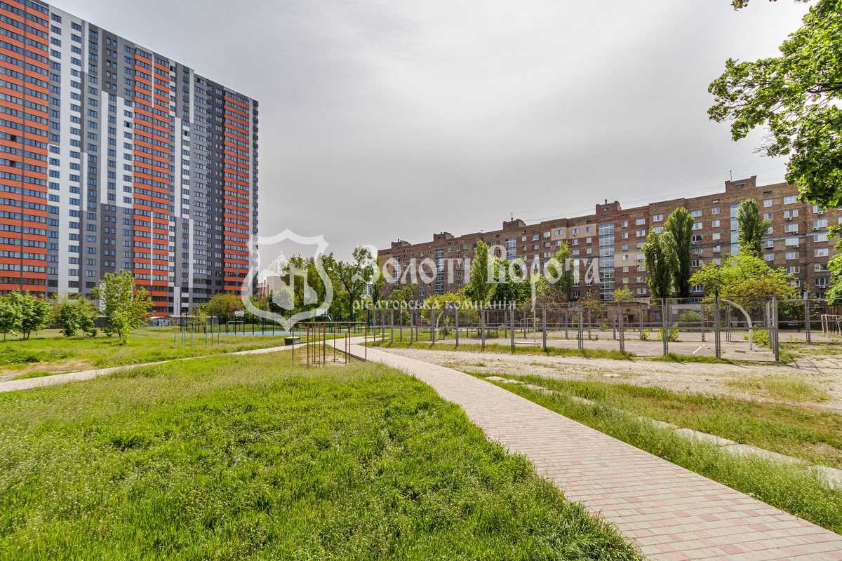 Продаж 4-кімнатної квартири 85 м², Празька вул., 3