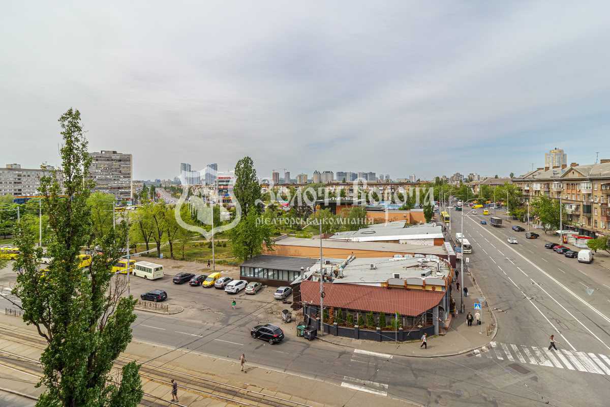 Продаж 4-кімнатної квартири 85 м², Празька вул., 3