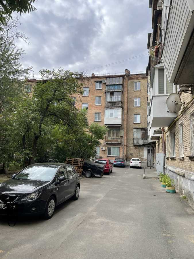 Продажа 2-комнатной квартиры 46 м², Винницкая ул., 8