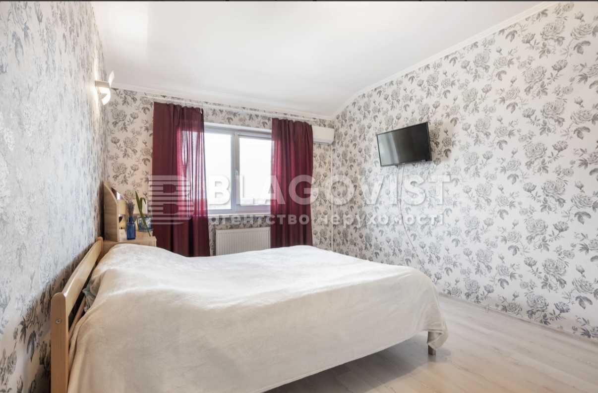 Продаж 4-кімнатної квартири 105 м², Петрівська вул., 9
