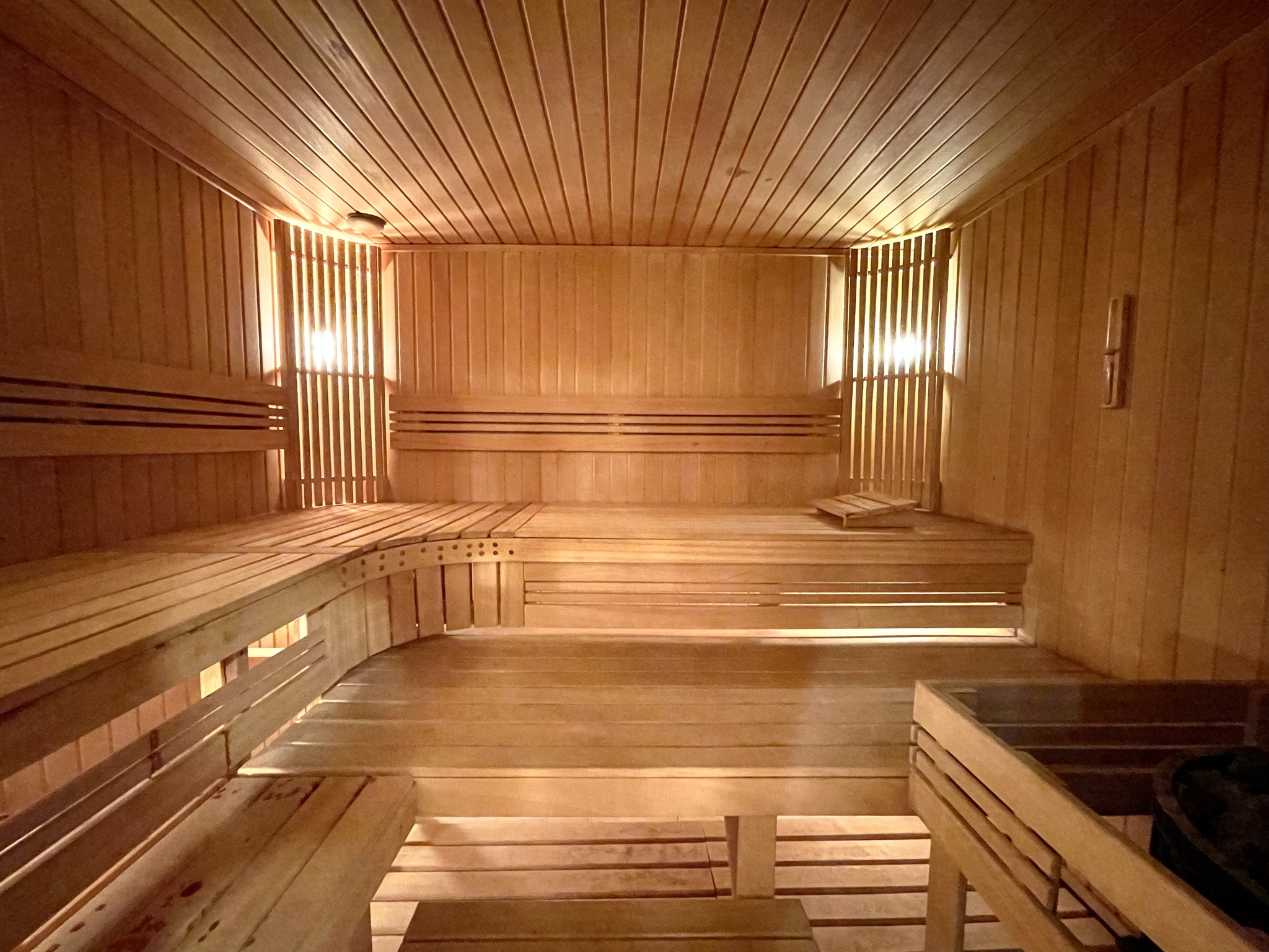 Аренда дома 800 м², Сергея Колоса ул.