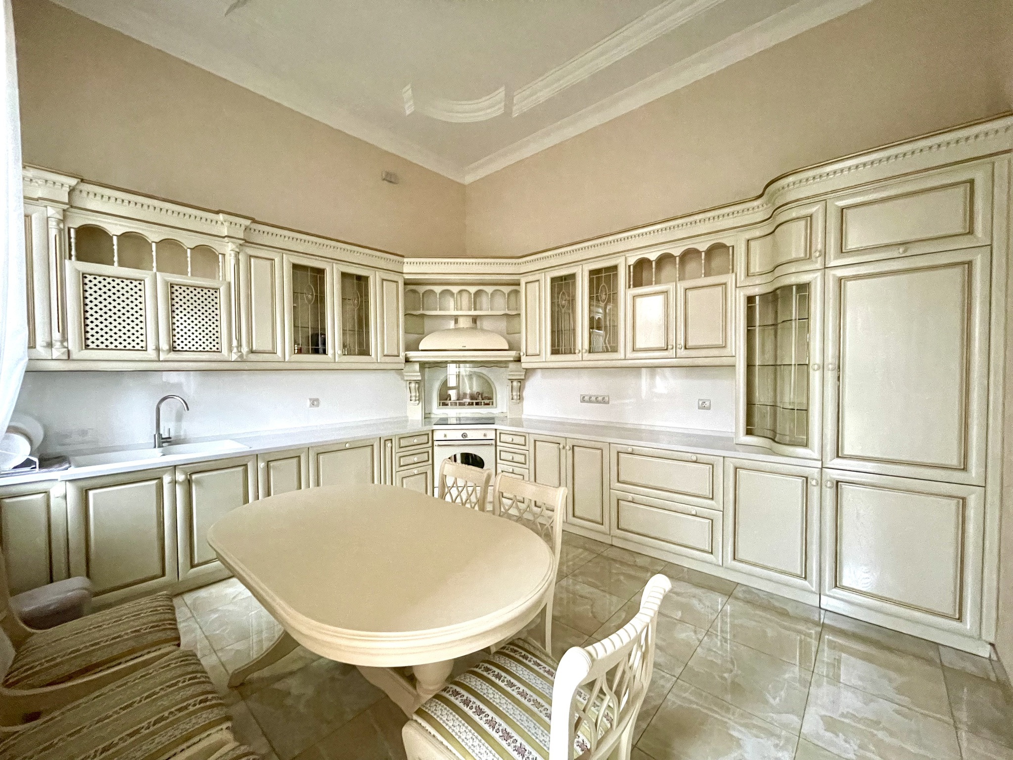 Аренда дома 800 м², Сергея Колоса ул.