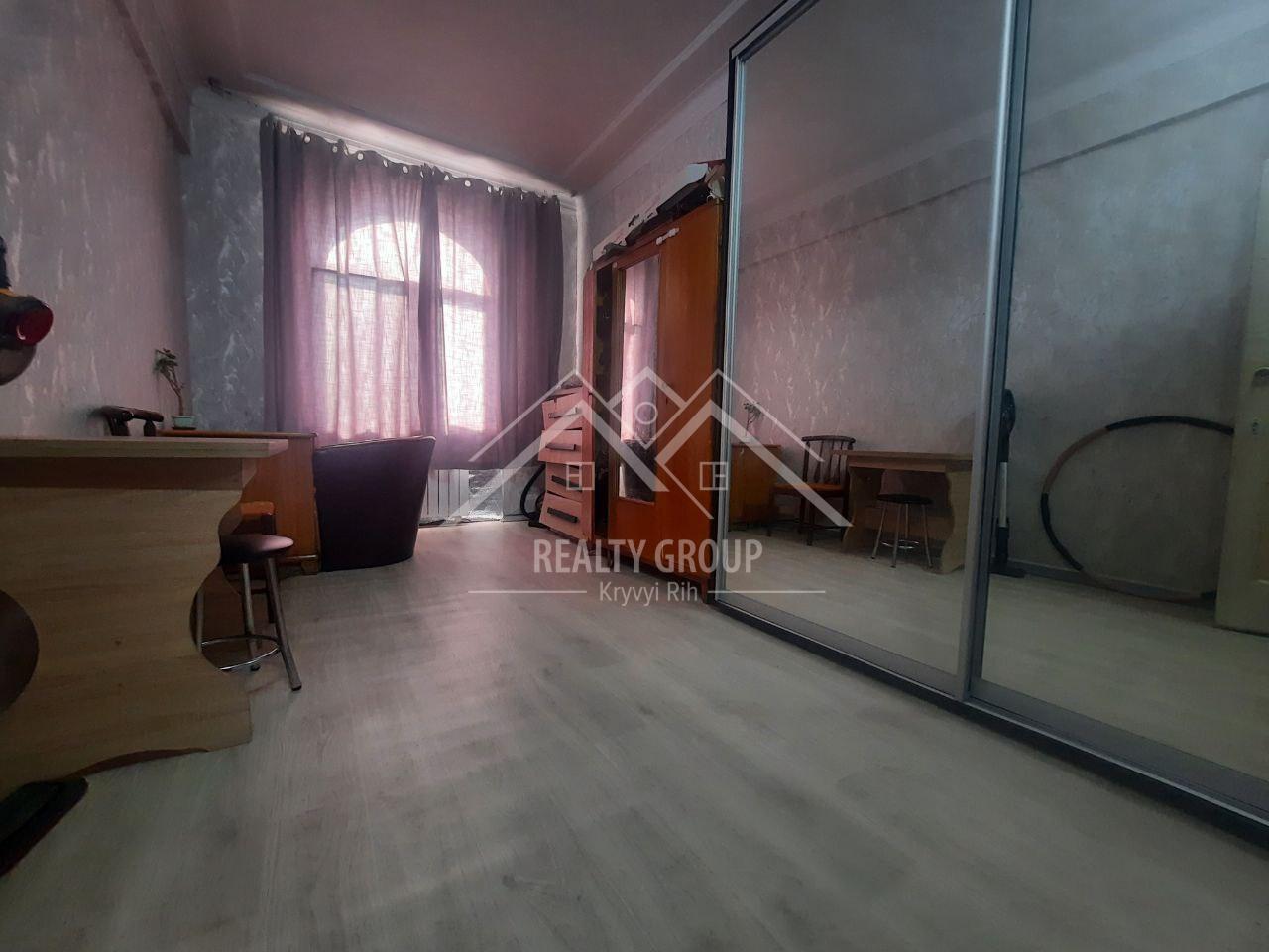 Продаж 3-кімнатної квартири 70 м², Симбірцева вул.
