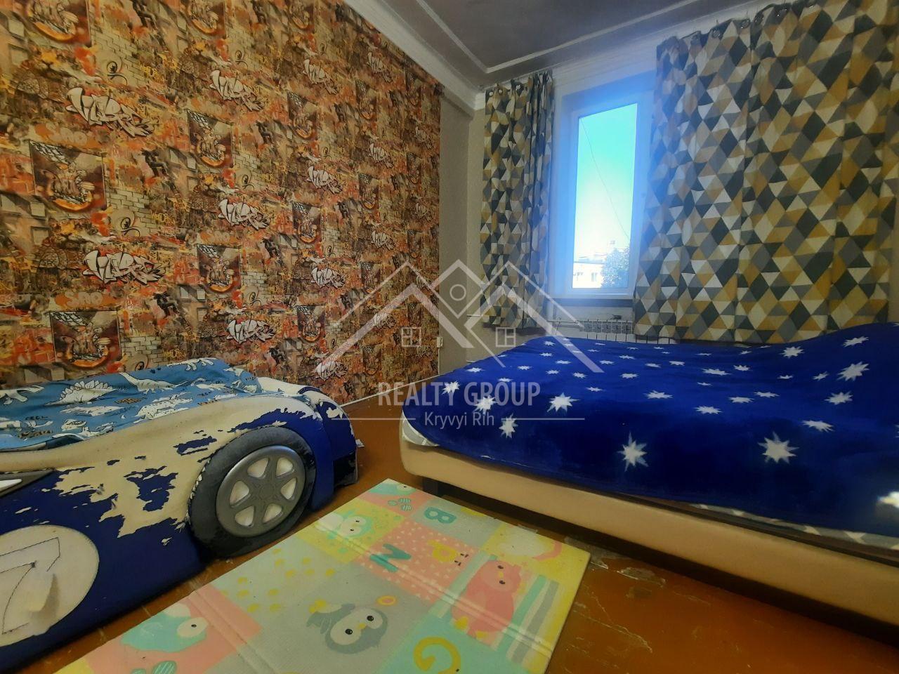 Продаж 3-кімнатної квартири 70 м², Симбірцева вул.