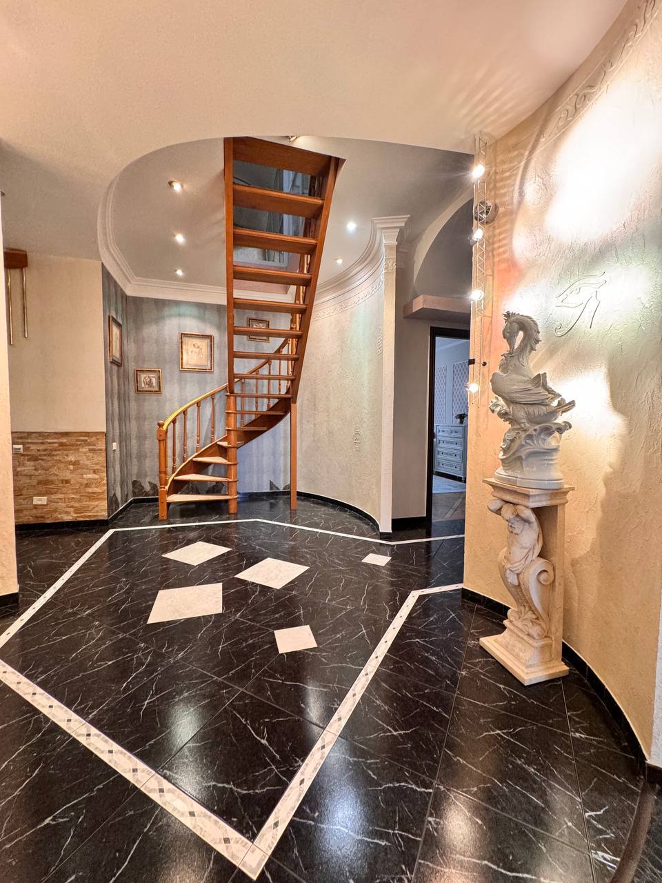 Аренда 3-комнатной квартиры 160 м², Лермонтовский пер., 11