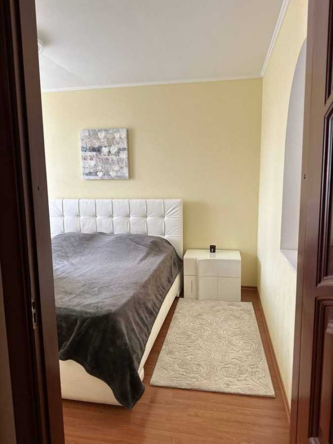Продажа 4-комнатной квартиры 72.8 м², Борисенка