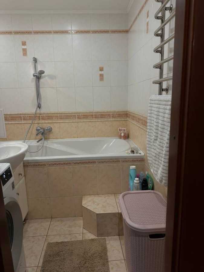 Продажа 4-комнатной квартиры 72.8 м², Борисенка