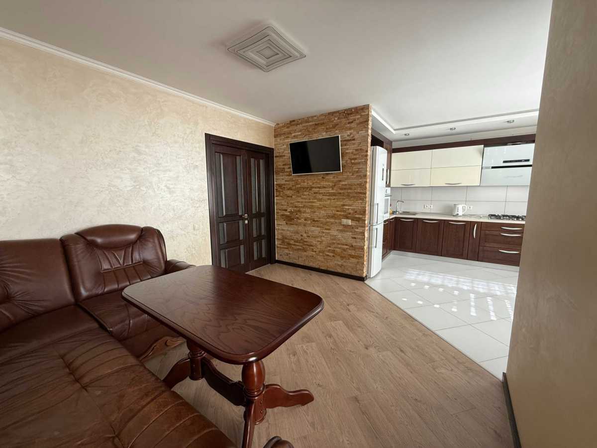 Продажа 2-комнатной квартиры 81 м², Вячеслава Черновола ул.