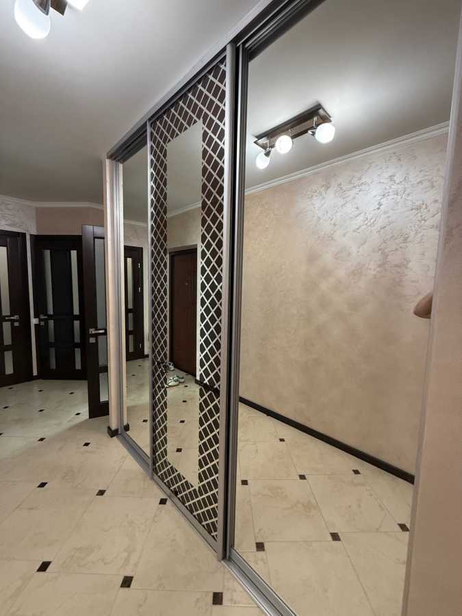 Продажа 2-комнатной квартиры 81 м², Вячеслава Черновола ул.