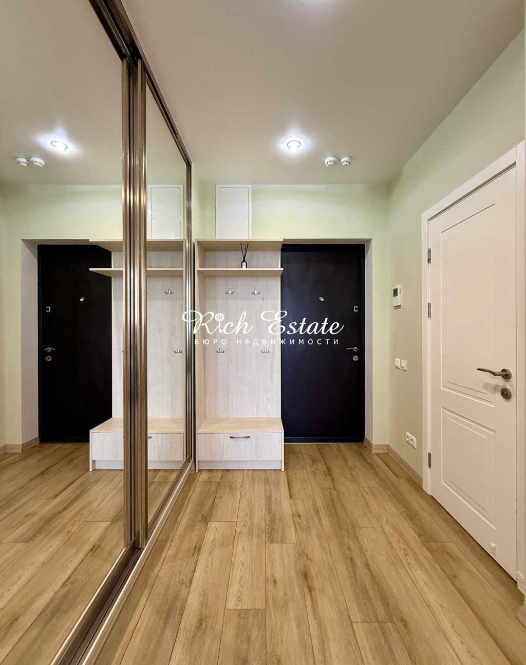 Аренда 1-комнатной квартиры 55 м², Джона Маккейна ул., 1Б