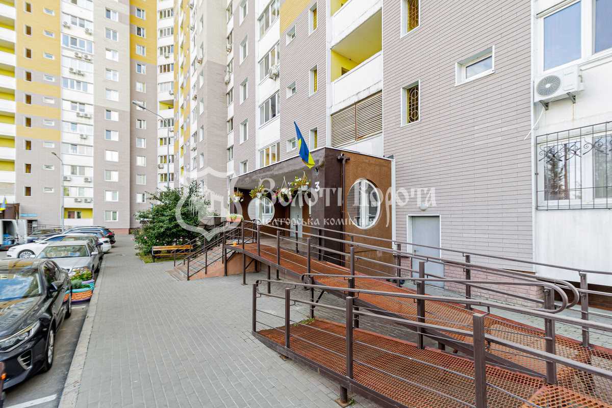 Продажа 3-комнатной квартиры 98.8 м², Науки просп., 55А