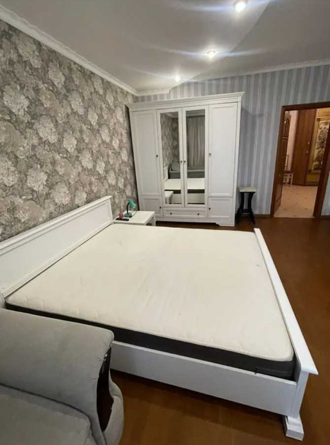 Продажа 3-комнатной квартиры 120 м², Голосеевская пл., 13а
