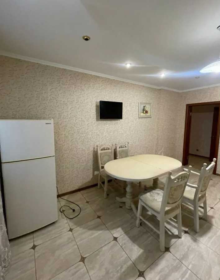 Продажа 3-комнатной квартиры 120 м², Голосеевская пл., 13а