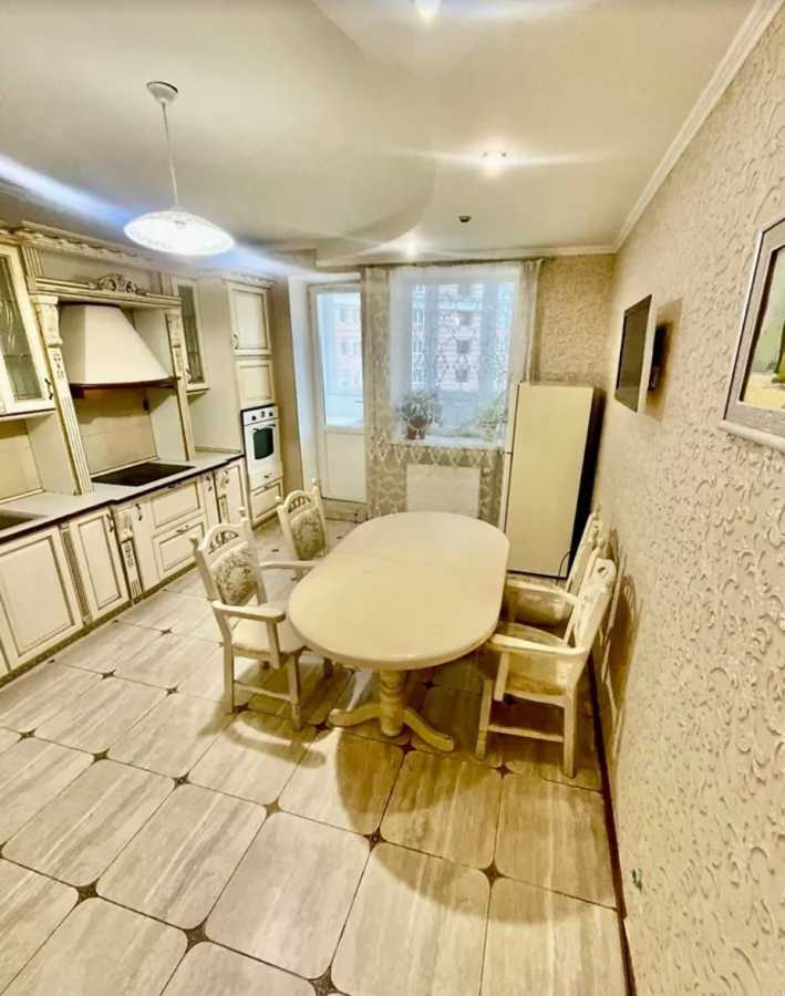 Продажа 3-комнатной квартиры 120 м², Голосеевская пл., 13а