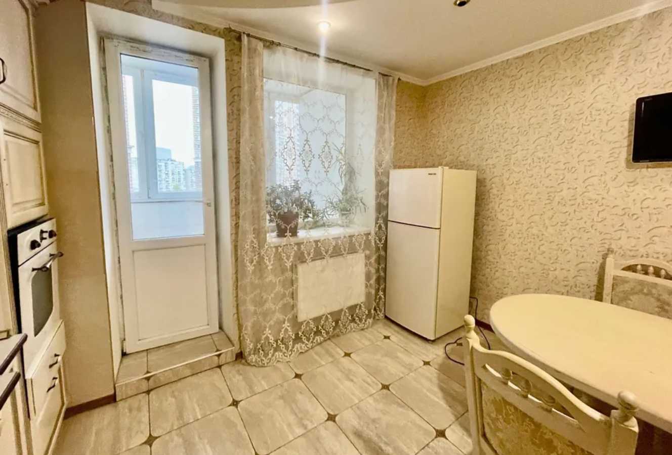 Продажа 3-комнатной квартиры 120 м², Голосеевская пл., 13а