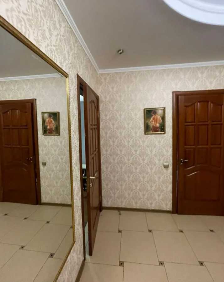 Продажа 3-комнатной квартиры 120 м², Голосеевская пл., 13а