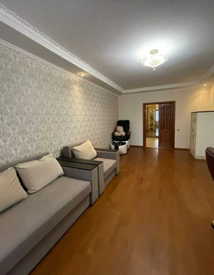 Продажа 3-комнатной квартиры 120 м², Голосеевская пл., 13а