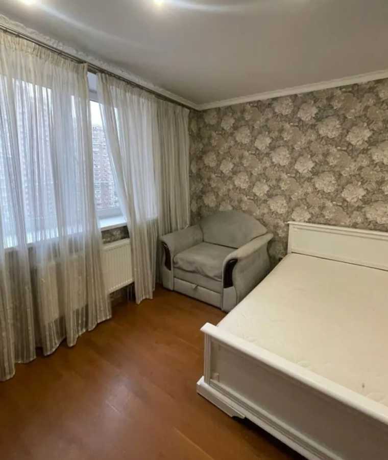 Продажа 3-комнатной квартиры 120 м², Голосеевская пл., 13а