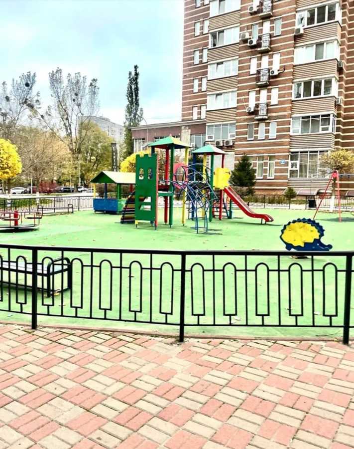 Продажа 3-комнатной квартиры 120 м², Голосеевская пл., 13а