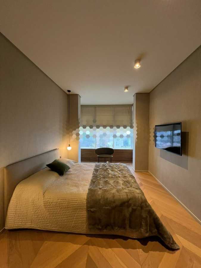 Продажа 3-комнатной квартиры 120 м², Голосеевская пл., 13а