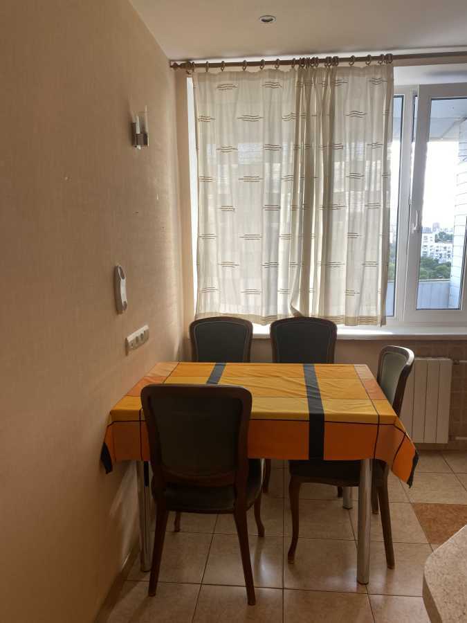 Оренда 4-кімнатної квартири 80 м², Полковника Потєхіна вул., 2