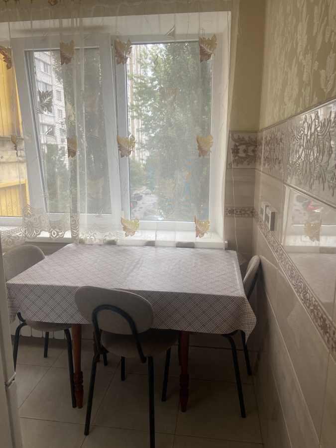 Оренда 2-кімнатної квартири 48 м², Миколи Матеюка вул., 5