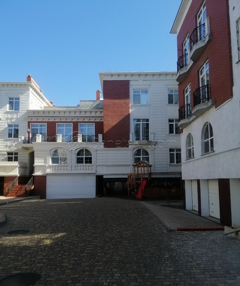 Продаж 3-кімнатної квартири 87 м², Елочная вул., 10