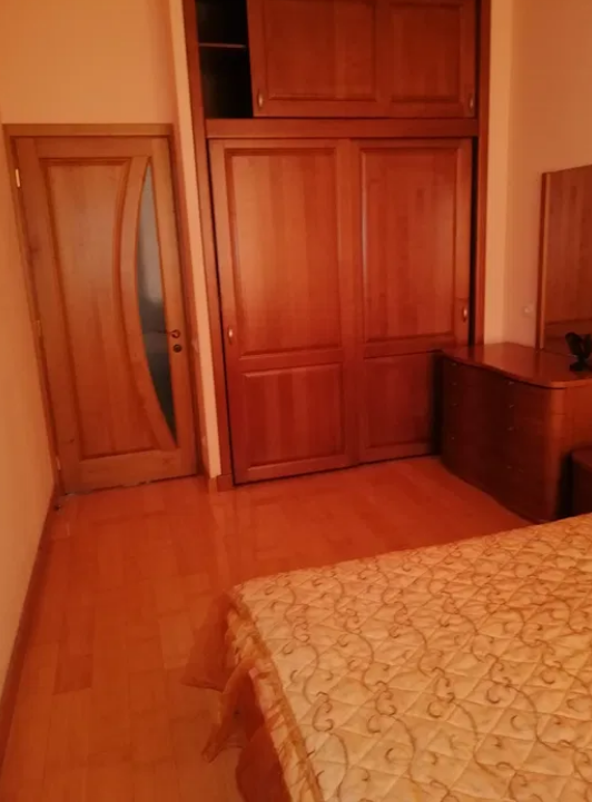 Продажа 2-комнатной квартиры 65 м², Семинарская ул.