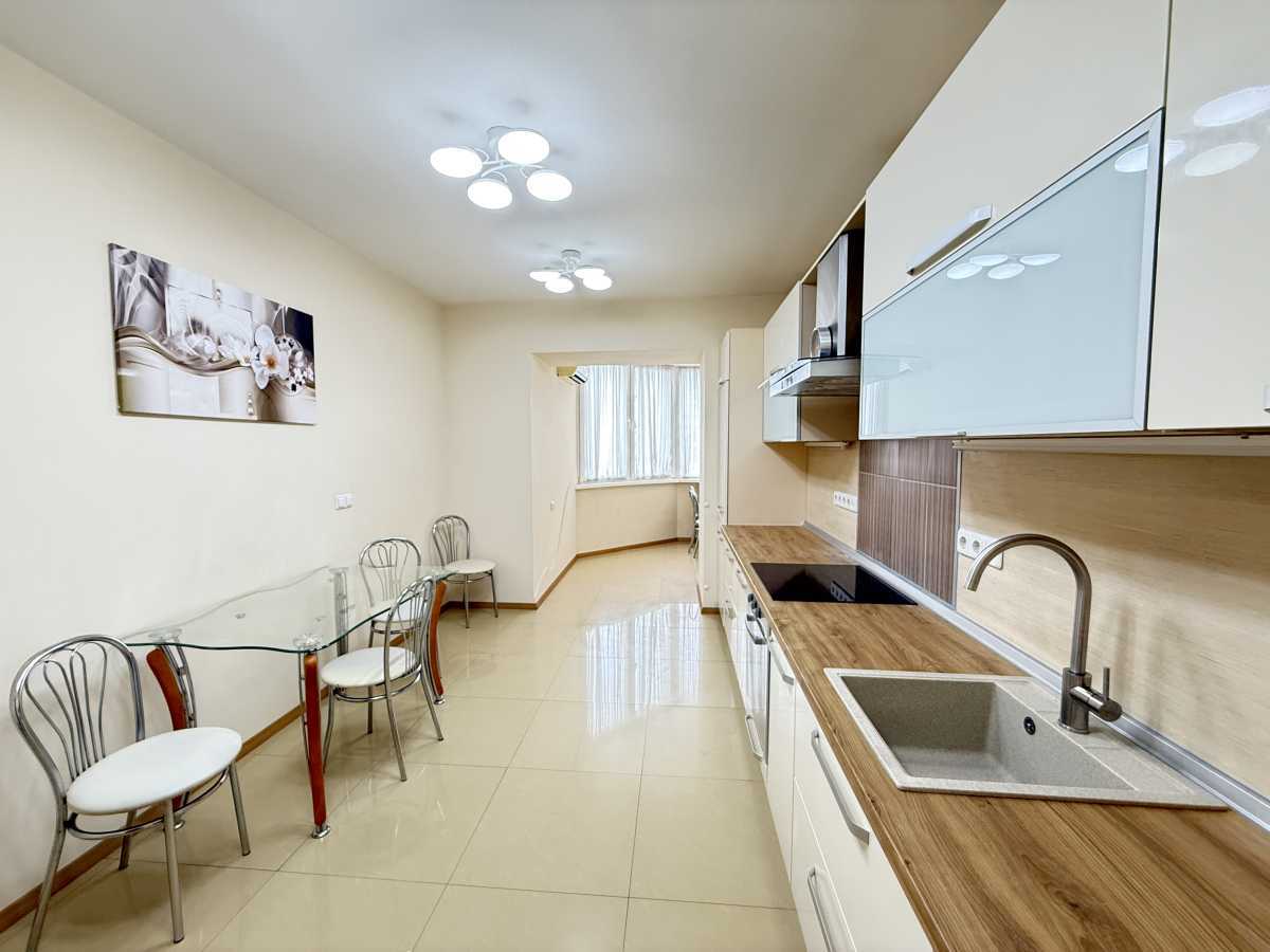 Аренда 3-комнатной квартиры 105 м², Анны Ахматовой ул., 31