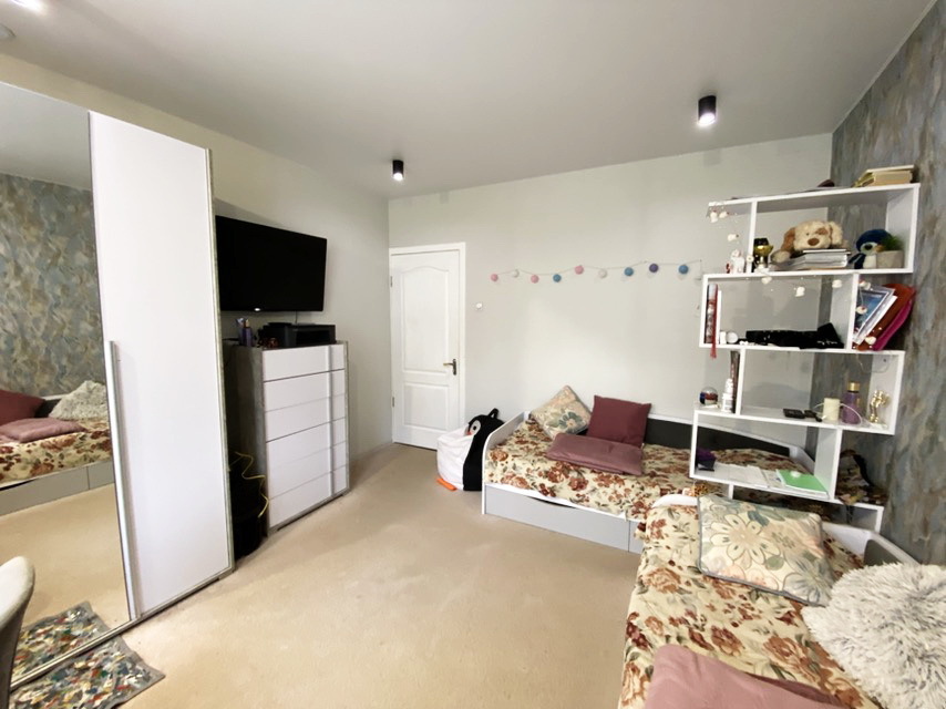 Продажа 2-комнатной квартиры 54 м², Лазурная ул.