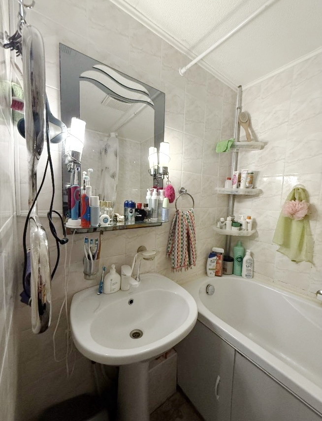 Продажа 2-комнатной квартиры 54 м², Лазурная ул.