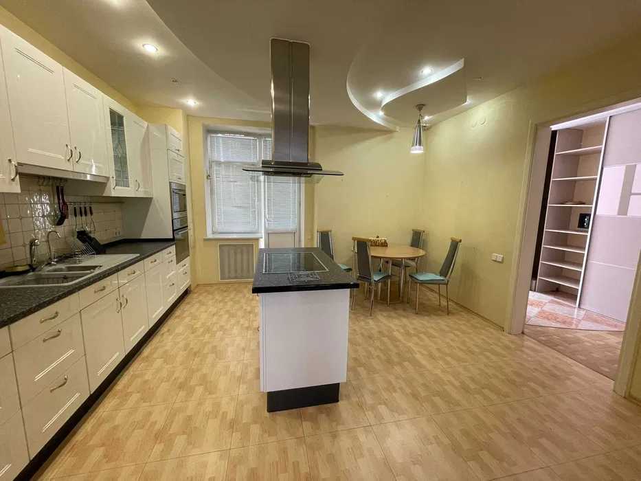 Оренда 3-кімнатної квартири 140 м², Володимира Антоновича вул., 140