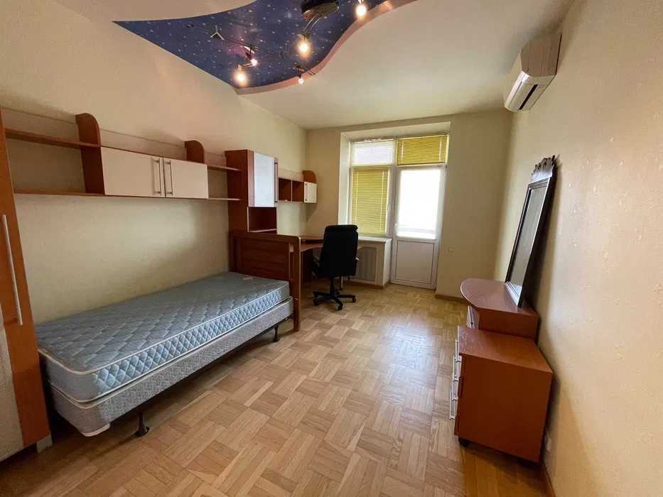 Оренда 3-кімнатної квартири 140 м², Володимира Антоновича вул., 140