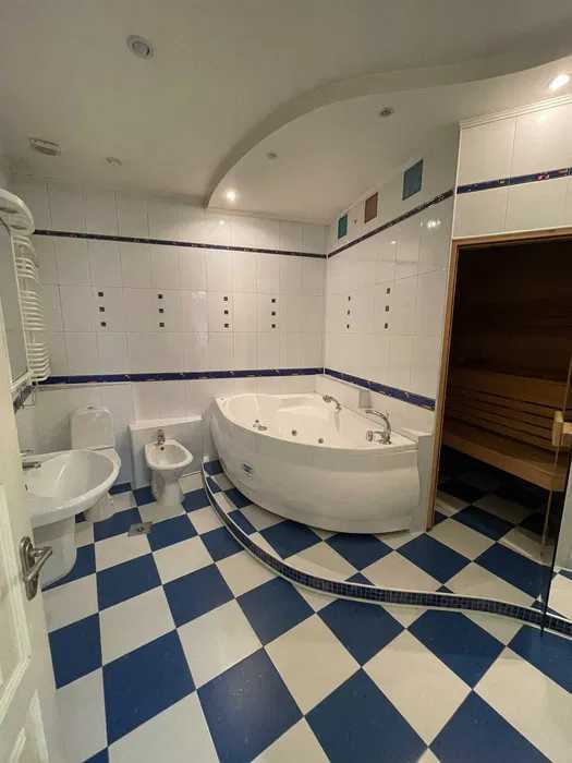 Оренда 3-кімнатної квартири 140 м², Володимира Антоновича вул., 140