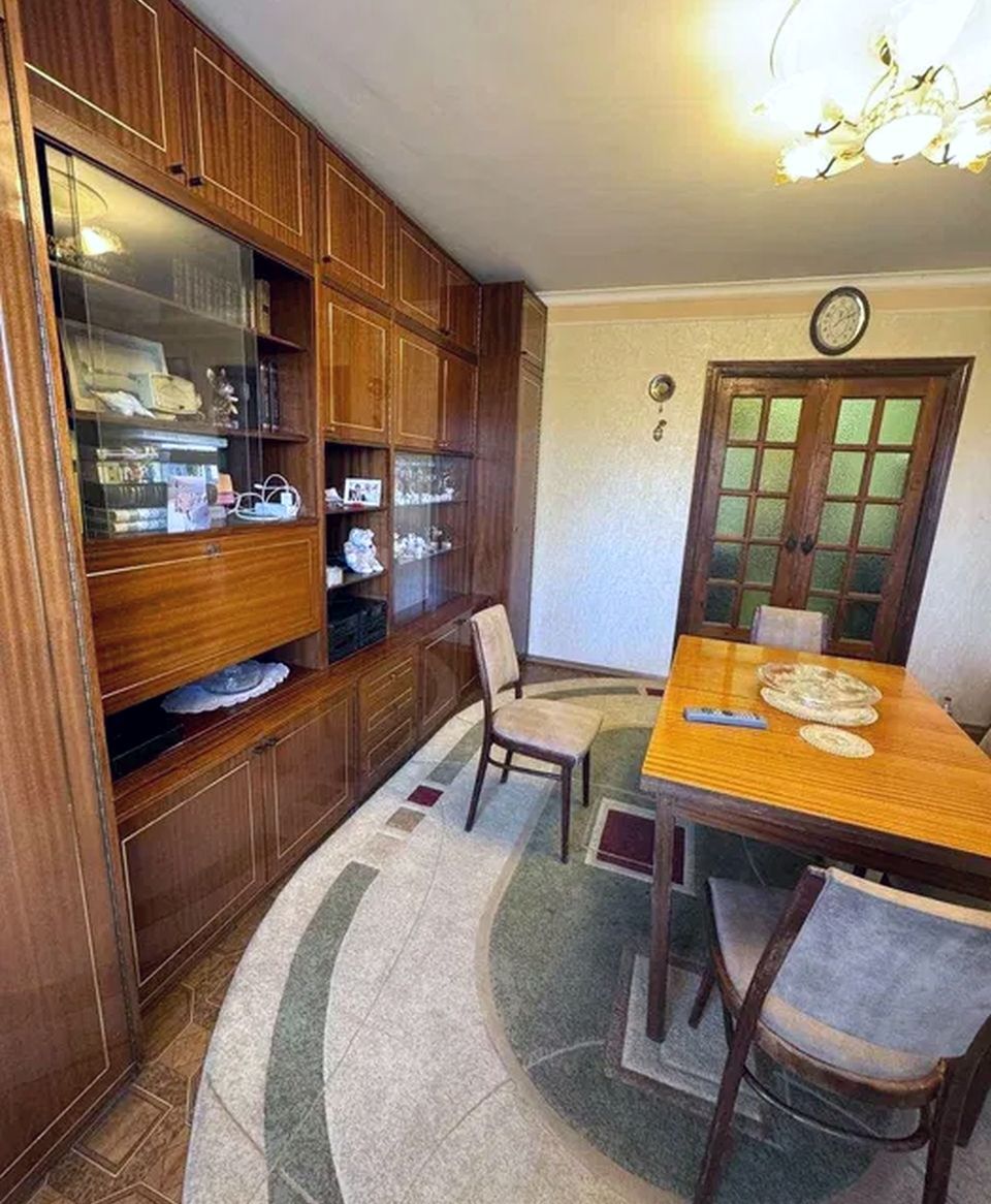Продажа 3-комнатной квартиры 63 м², Терещенковская ул., 4