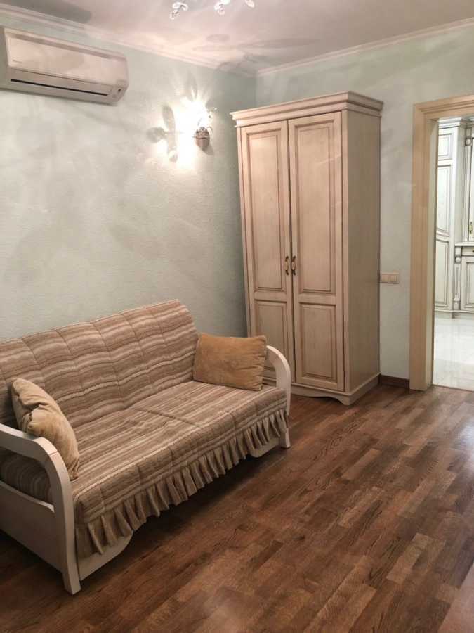 Аренда 2-комнатной квартиры 90 м², Голосеевская ул., 13б