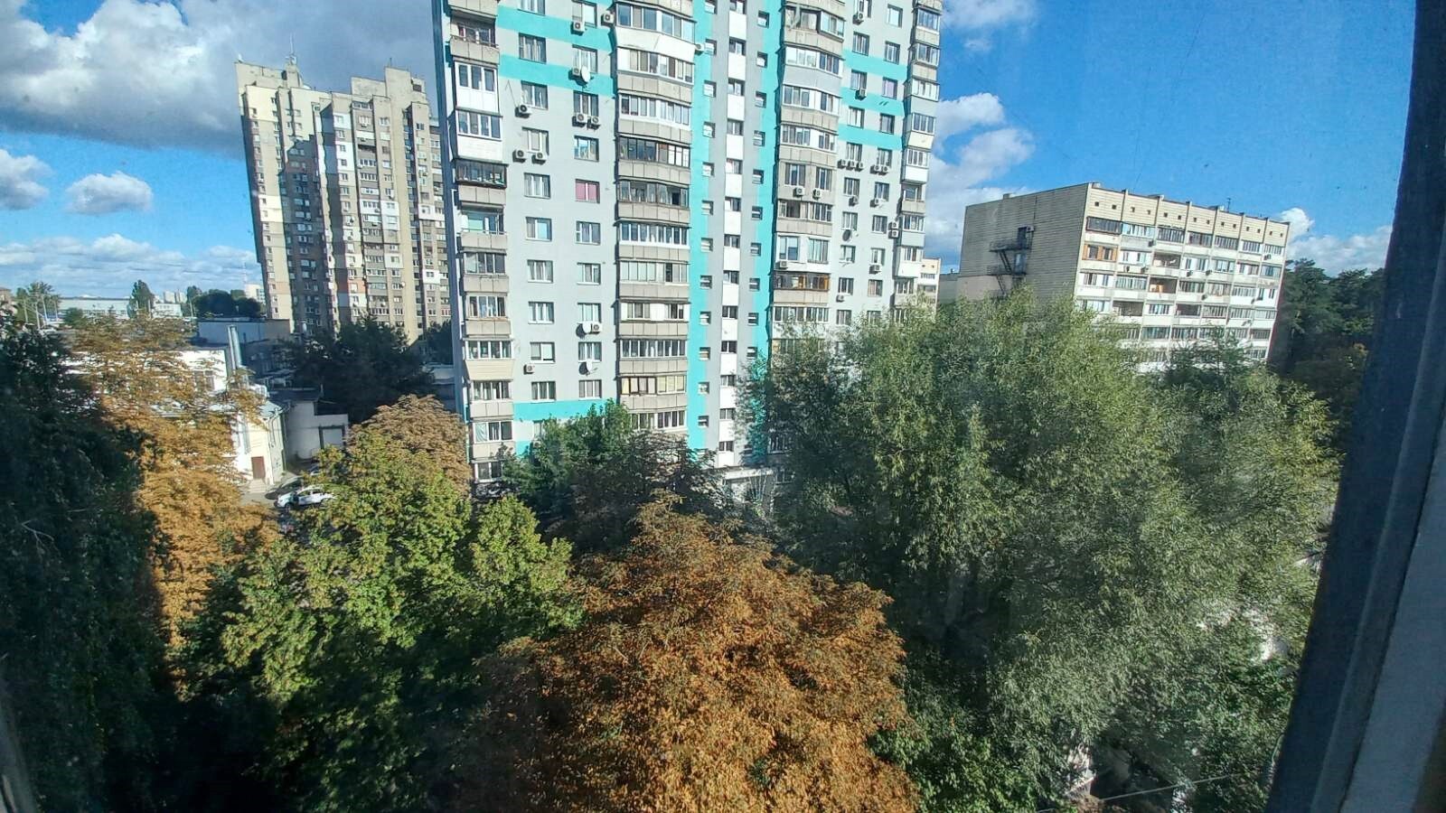Продаж 3-кімнатної квартири 70 м², Перемоги просп., 95