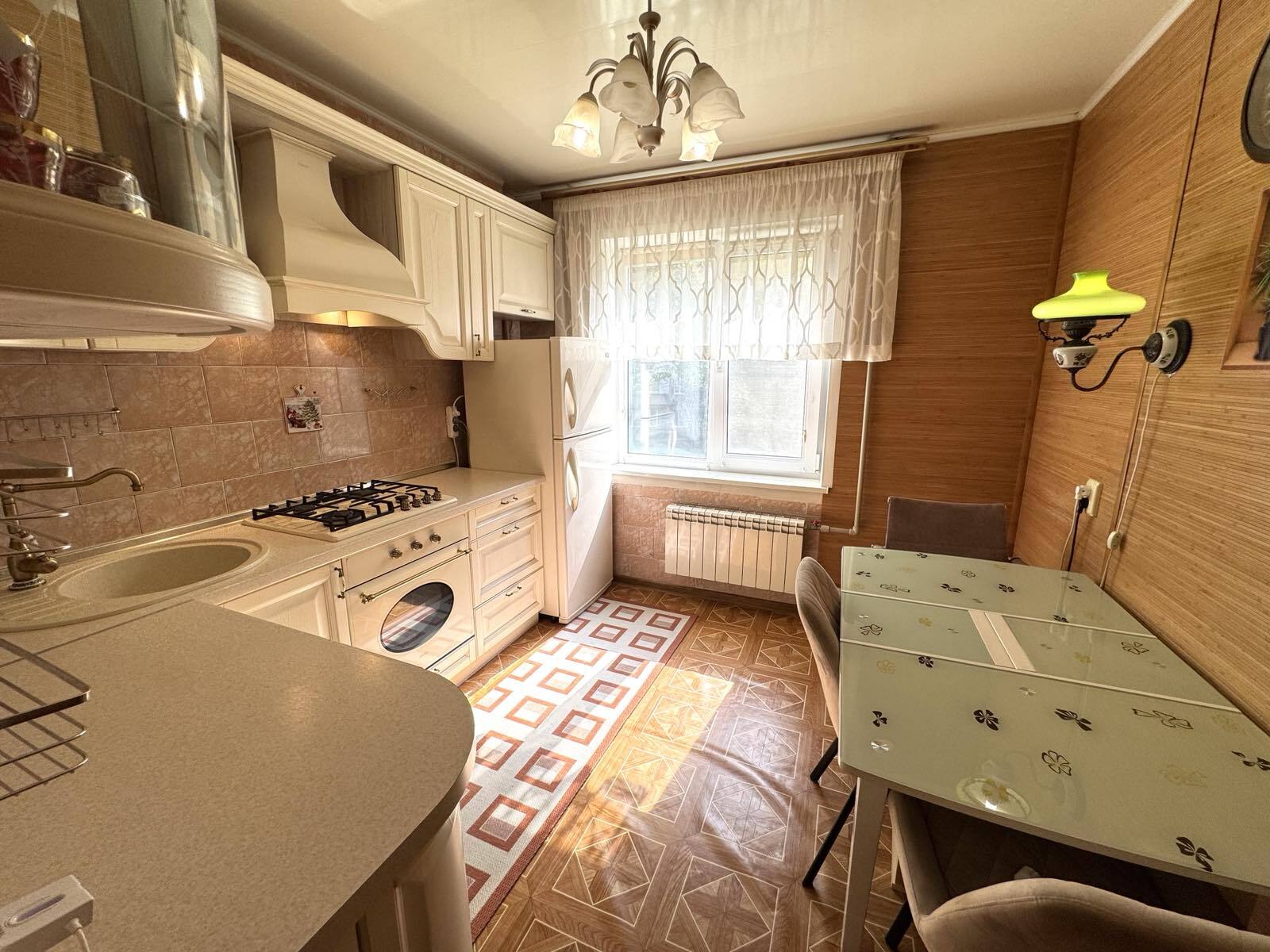Продажа 2-комнатной квартиры 52 м², Школьная ул.
